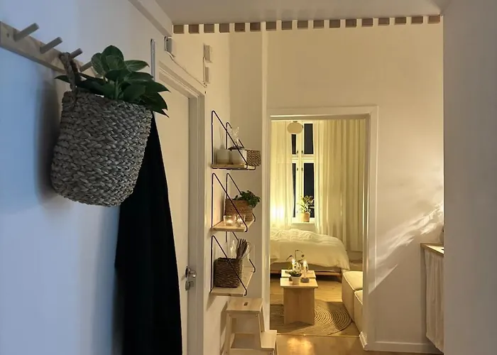 Cozy - 9 Min Walk From Station Apartment